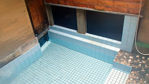 水槽のある温泉